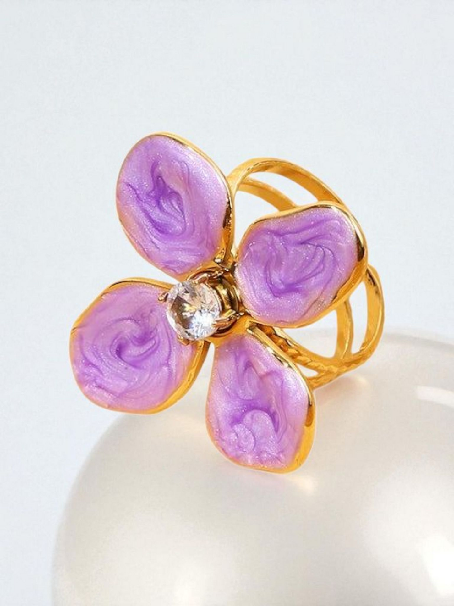 Bague dorée fleur lilas violette avec strass