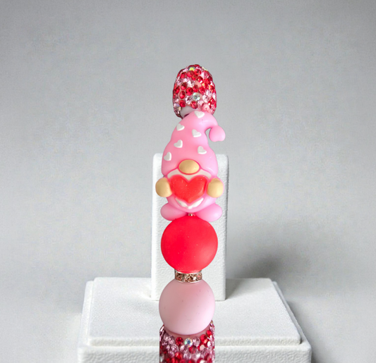 Stylo strass fait main gnome rose avec coeur rouge ❤️