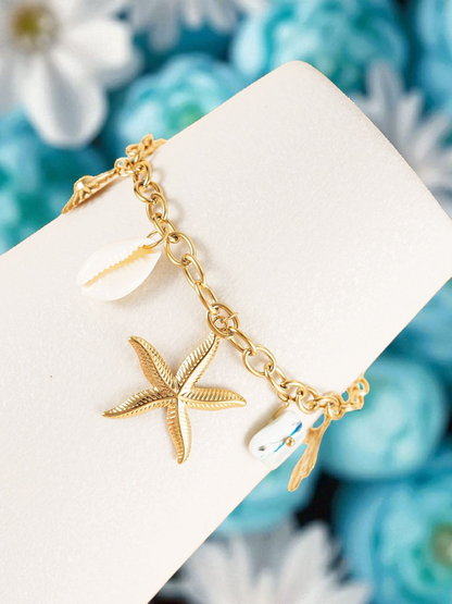 Bracelet chaîne dorée breloques de la mer blanches