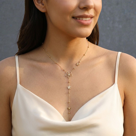 Collier doré en Y à fleurs ajourées et petites billes