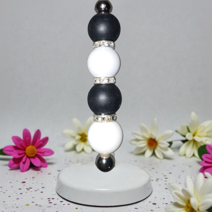 Porte-clé fait main personnalisé noir et blanc et strass