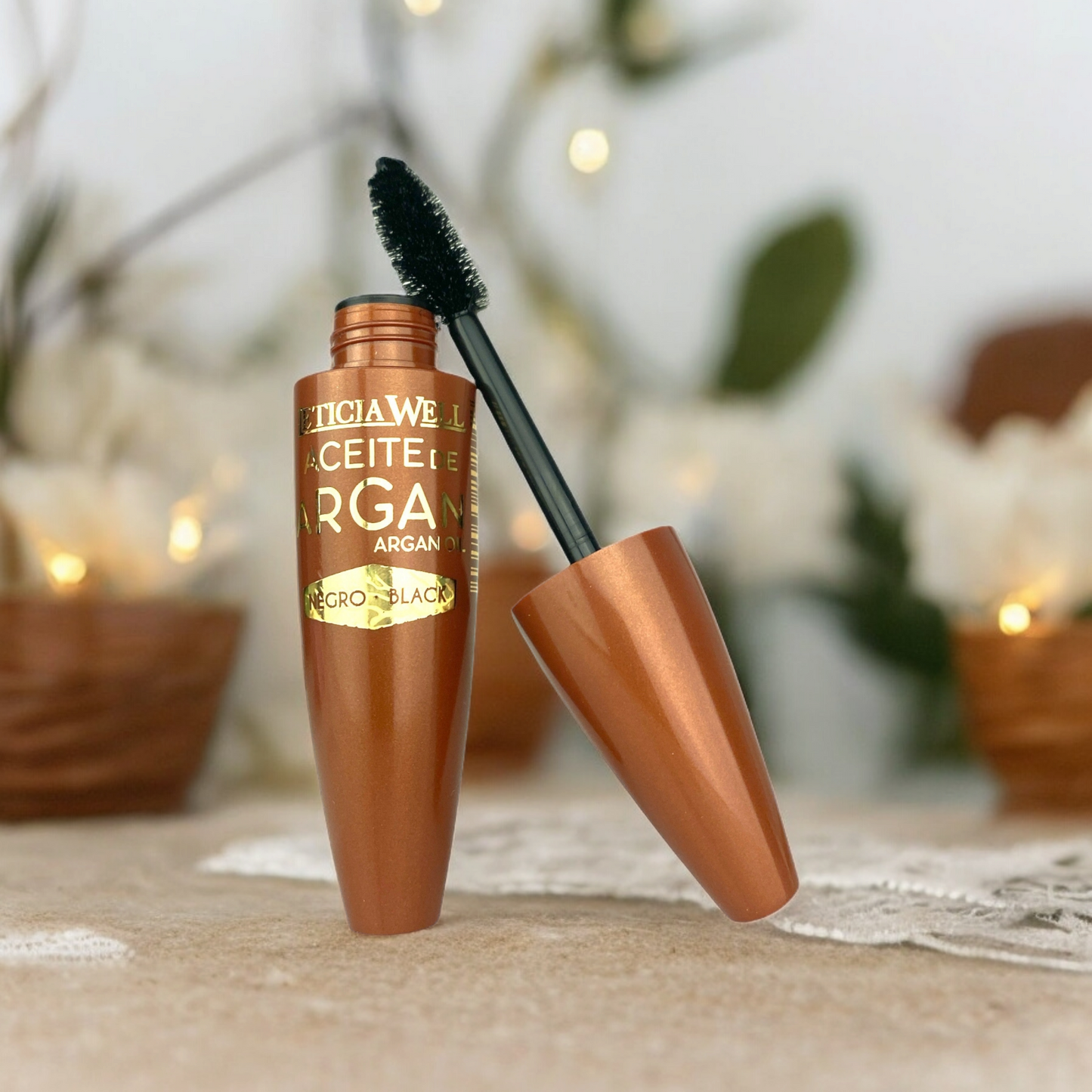 Mascara et base de soin volume et nourrissant à l'huile d'argan 2-en-1