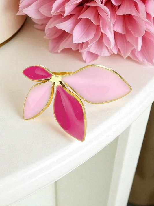 Bague dorée motif feuilles roses émaillées et fuchsia