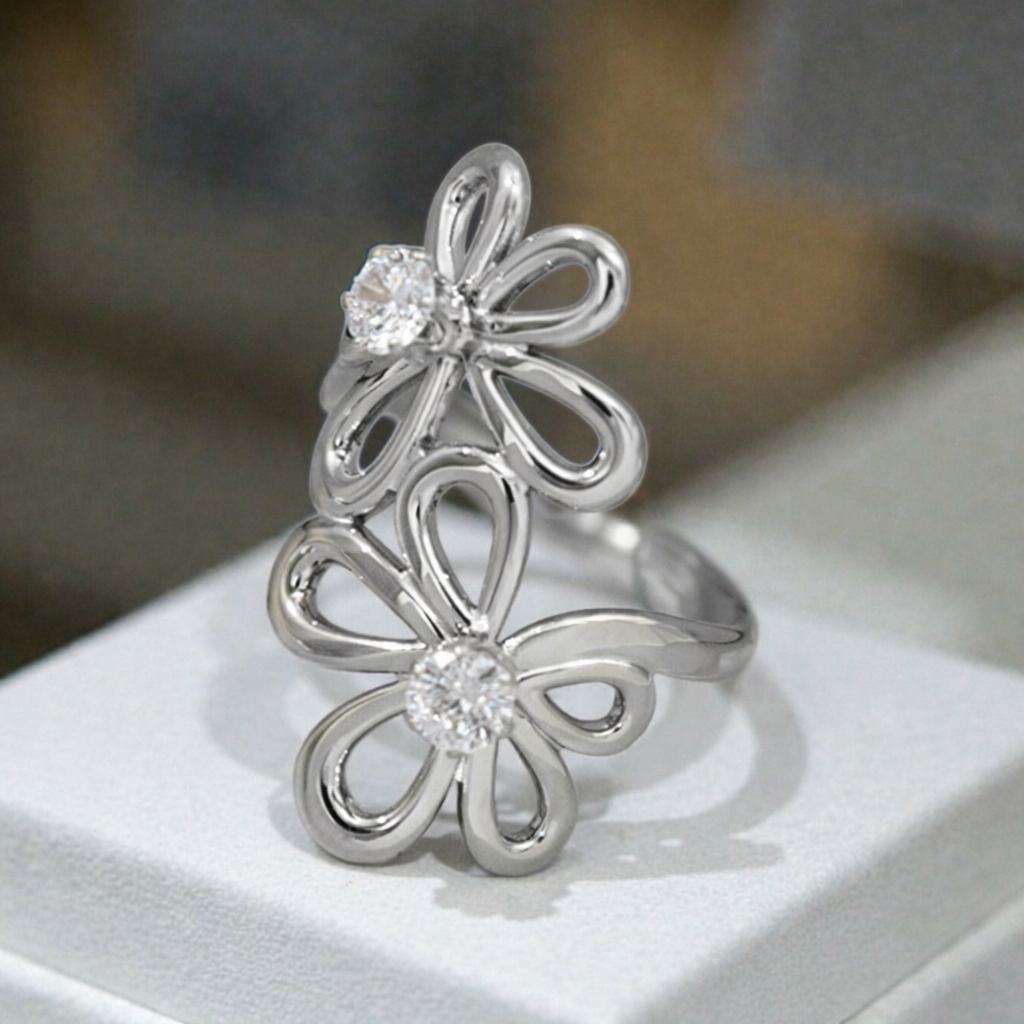 Bague ajustable ornement double fleurs à 5 pétales avec strass central