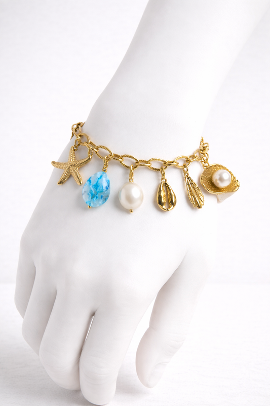 Bracelet chaîne dorée breloques de la mer bleues