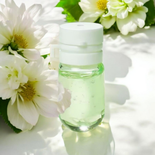 Huile démaquillante de camélia, infusée avec de l'extrait de camélia, de l'huile de jojoba et de l'essence d'avocat